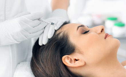 Unterspritzung im Gesicht mit Muskelrelaxan.